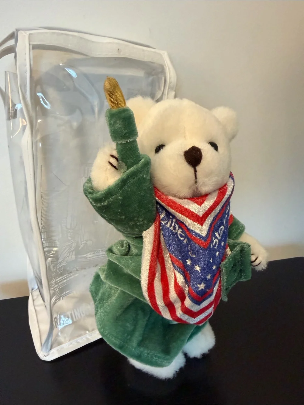 2000 Statue of Liberty BEAR Holding Torch In Original Gift Bag